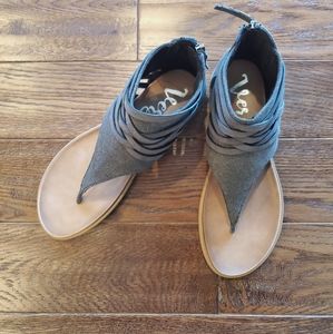 Sizes 10 Authentic Gypsy Jazz Sandals Black